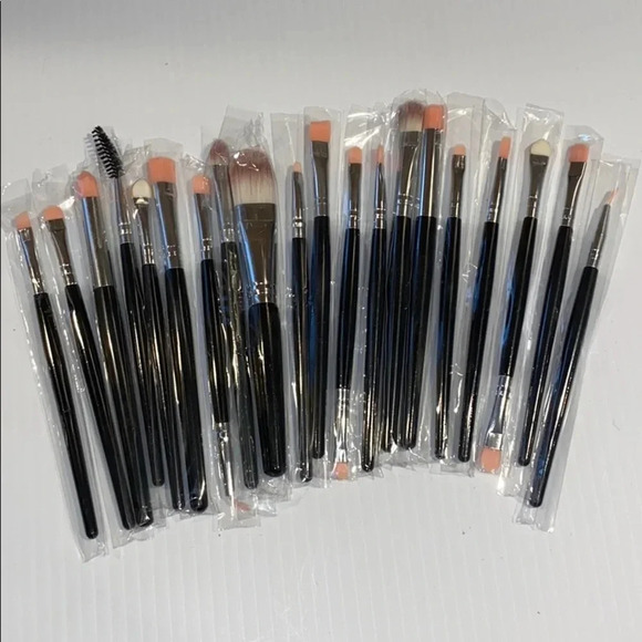 20 NEW MAKEUP BRUSHES GIFT BLACK SILVER GIFT BACHELORETTE BRIDE WEDDING - Picture 2 of 5